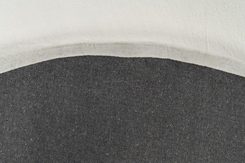 Spód białego dywanu okrągłego pluszowego Lalee Hides Paradise PAR 400