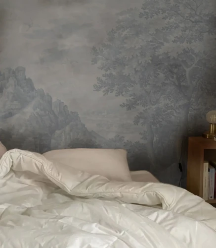 Tapeta niebieska do sypialni Ethereal Forest Blue.webp