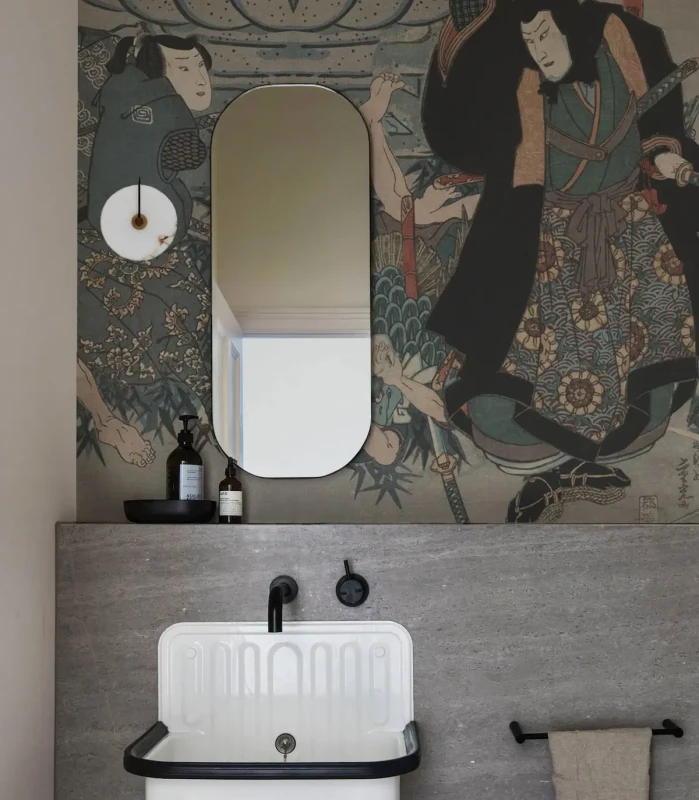 Łazienka z tapetą orientalną Samurai.webp