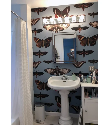 Łazienka z tapetą Butterflies Turquoise.webp