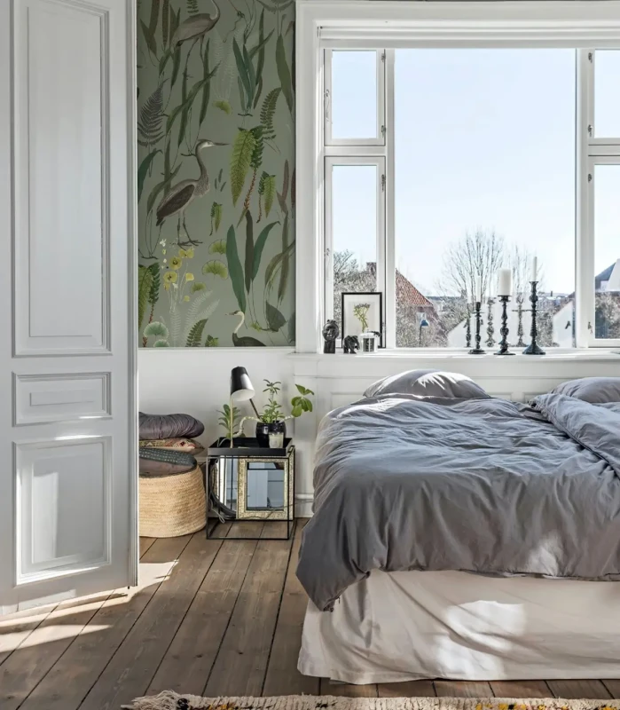 Sypialnia z tapetą Calm Heron Mint.webp