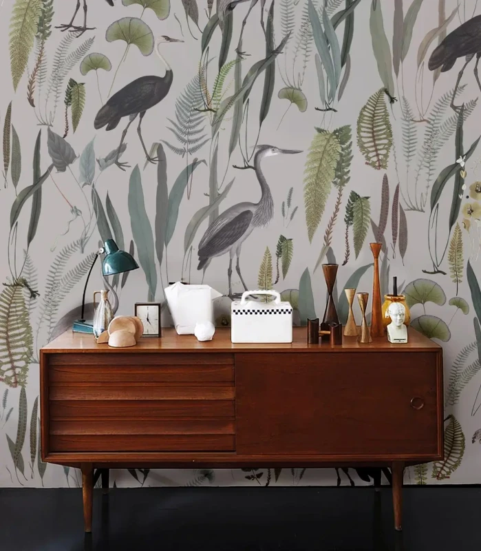 Stylowa komoda na tle tapety Calm Heron Beige.webp