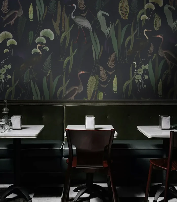 Lobby hotelowe z tapetą Calm Heron Navy.webp