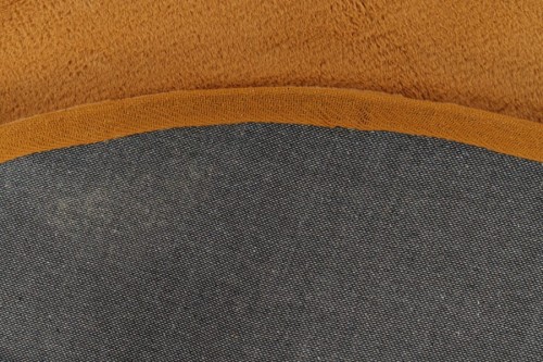 Spód bursztynowego dywanu okrągłego pluszowego Lalee Hides Heaven HEA 800