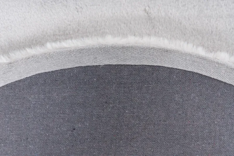 Spód srebrnego  dywanu okrągłego pluszowego Lalee Hides Heaven HEA 800 silver