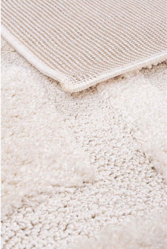 Spód kremowego dywanu shaggy Pisa romby