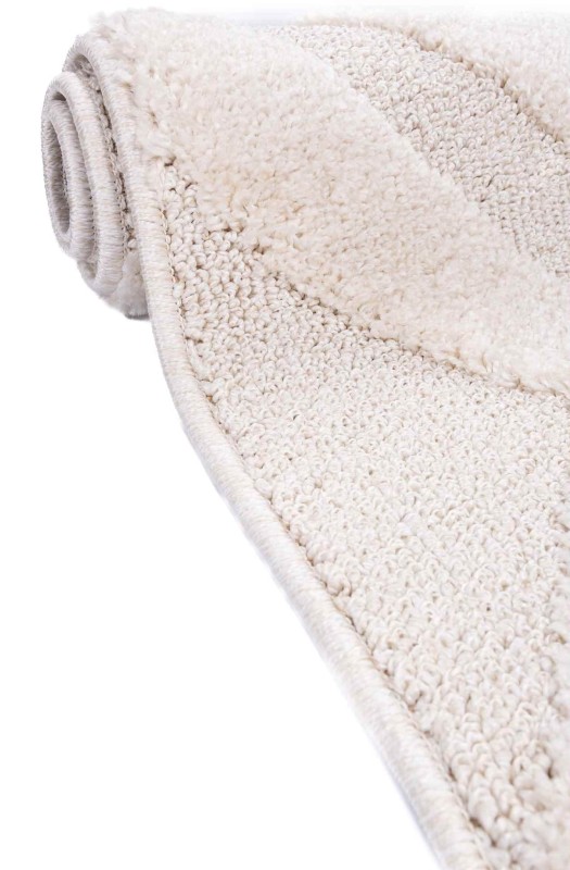 Bok kremowego dywanu shaggy Pisa romby