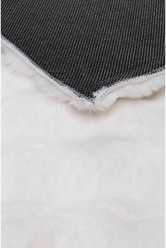 Antypoślizgowy spód kremowego dywanu pluszowego 3d Rabbit Bubble