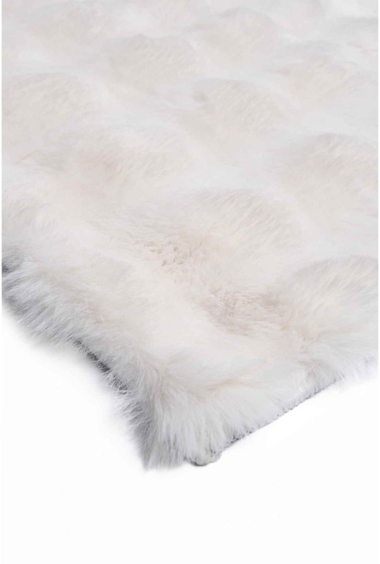 Detal kremowego dywanu pluszowego 3d Rabbit Bubble