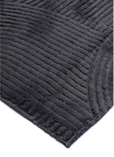 Detal dywanu pluszowego Stilo New abstrakcyjnego antracytowego