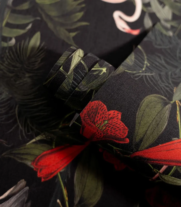 Zbliżenie wzoru tapety Standing Heron.webp