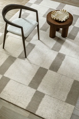 Krzesło i stoliczek na dywanie wełnianym Agnella Agnus Pavement biały (binding)