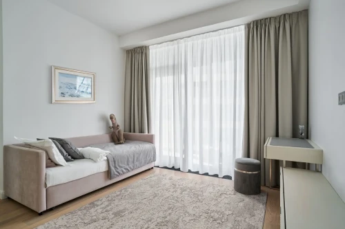 Dywan wełniany Agnella Noble Roho jasny szary w pokoju