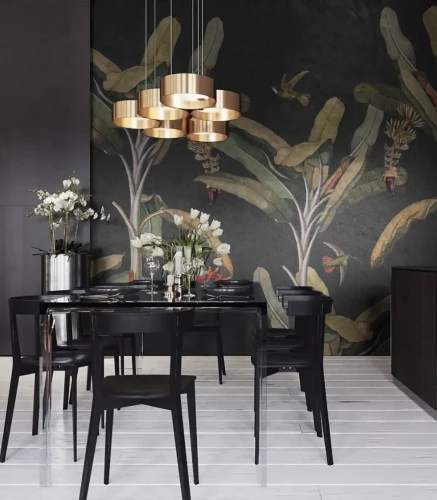 Mural roślinny Palms w jadalni ze stołem i krzesłami.webp