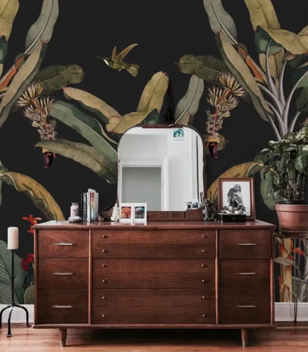 Tapeta mural Palms z brązową komodą i lustrem.webp