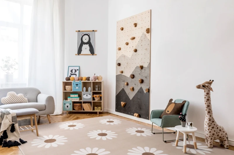 Aranżacja pokoju dziecięcego dywan dziecięcy FD Lida Stokroty jasny beż