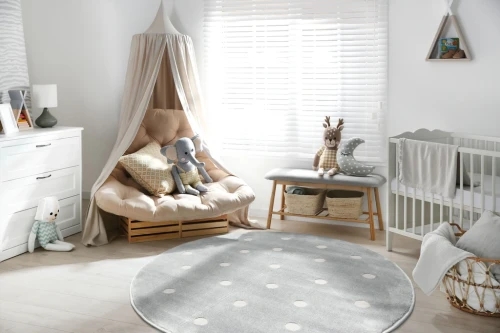 Aranżacja w pokoju dziecięcym dywanu okrągłego 3D dla dzieci FD Lush Grochy P popiel