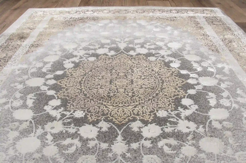 Błyszcząca strona dywanu klasycznego Deluxe 9091 beige