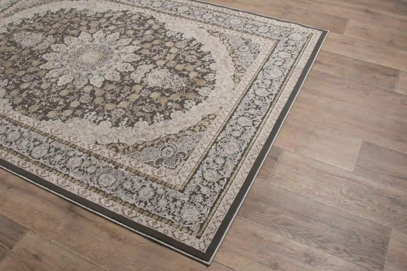 Na ciemnej podłodze dywan klasyczny Deluxe 9092 beige