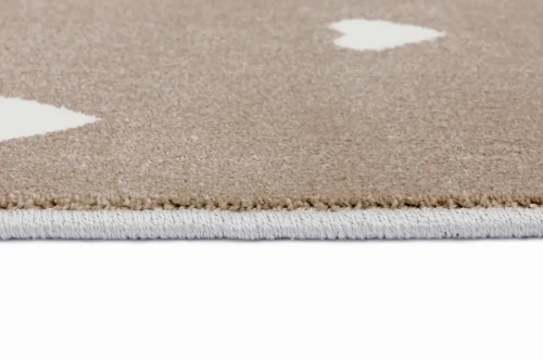 Dywan dla dzieci i młodzieży FD Soft Serca beżowy - zbliżenie na obszycie dywanu