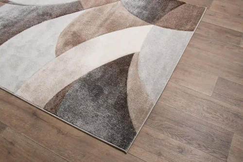 Na ciemnej podłodze dywan nowoczesny Smart Home 2553 beige