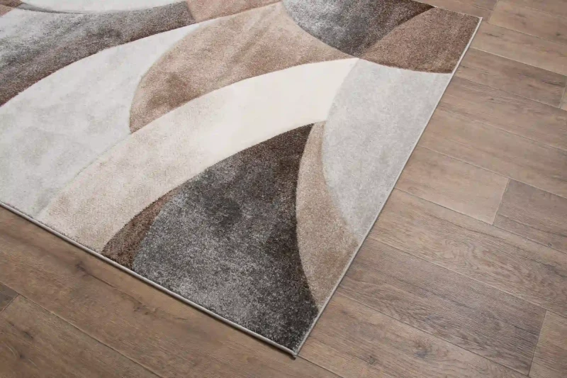 Na ciemnej podłodze dywan nowoczesny Smart Home 2553 beige