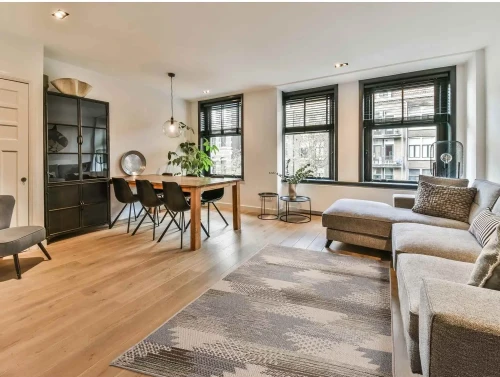 Dywan zewnętrzny Kemet romby szaro-beżowy w salonie