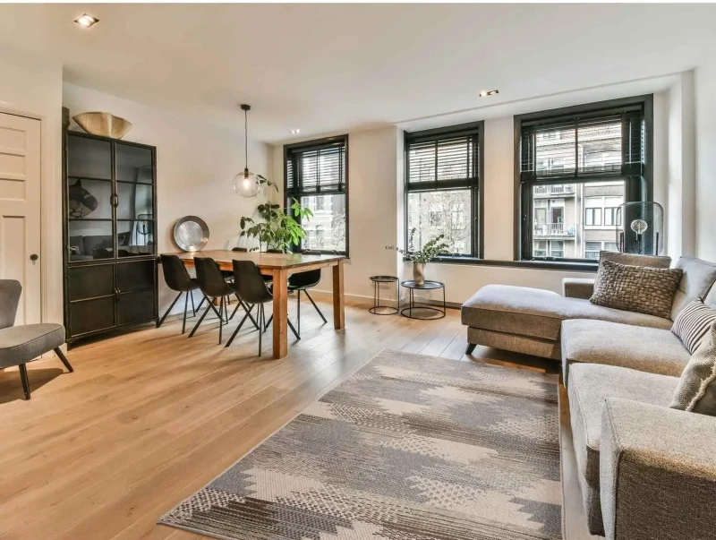 Dywan zewnętrzny Kemet romby szaro-beżowy w salonie