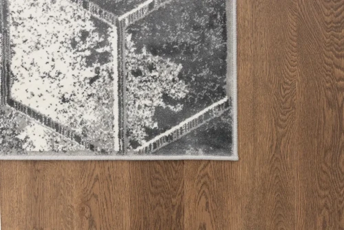 Na ciemnej podłodze dywan nowoczesny FD Sensi Sonna popiel