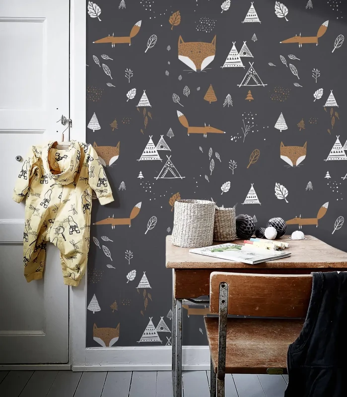 Tapeta Fox Adventure Black w pokoju dziecka.webp