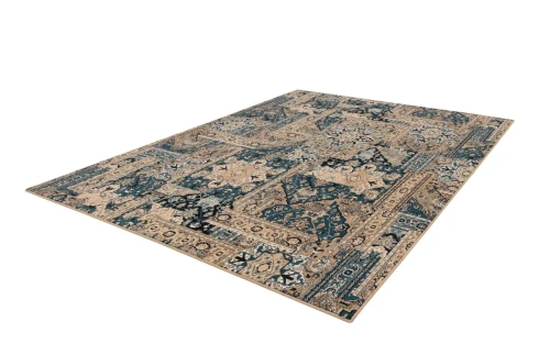 Rzut z boku na dywan wełniany tradycyjny Agnella Isfahan Rubio szmaragd