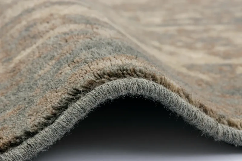 Bok dywanu wełnianego Agnella Isfahan Fina len