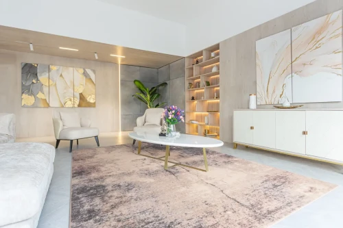 Dywan wełniany abstrakcja Agnella Isfahan Grado piaskowy w salonie