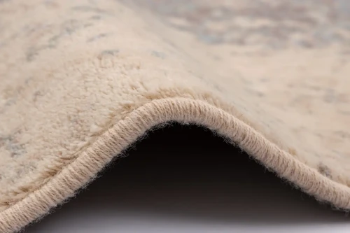 Zbliżenie runa dywanu Agnella Isfahan Renzo różany