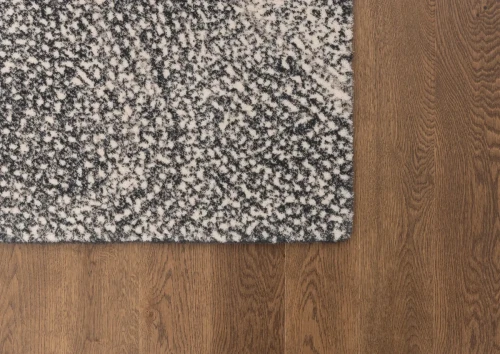 Dywan wełniany Agnella Calisia Rivo grafit wzór na runie.webp