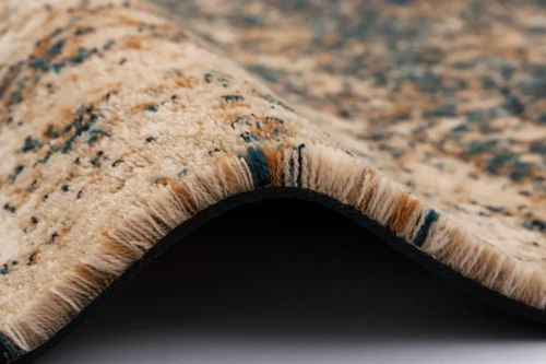 Bok dywanu wełnianego Agnella Agnus Neria szmaragd