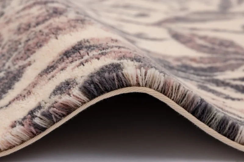 Runo dywanu wełnianego koło Agnella Agnus Fiorena alabaster