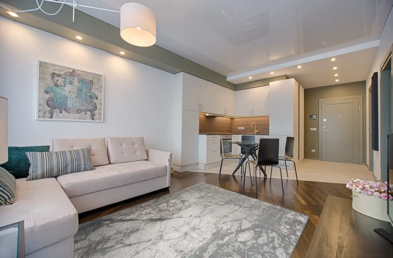 Dywan loftowy FD Sensi Damar popiel w salonie przy sofie