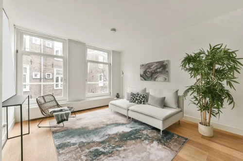 Dywan nowoczesny FD Sensi Fiume jasny beż w pokoju przy sofie