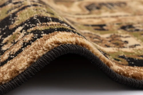 Bok i runo dywanu syntetycznego FD Standard Korab zielonego