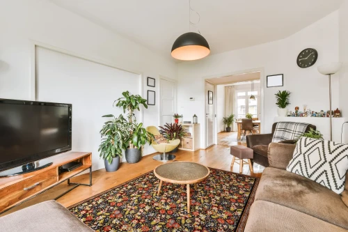 Dywan nowoczesny w kwiaty FD Optimal Floriana granat w salonie