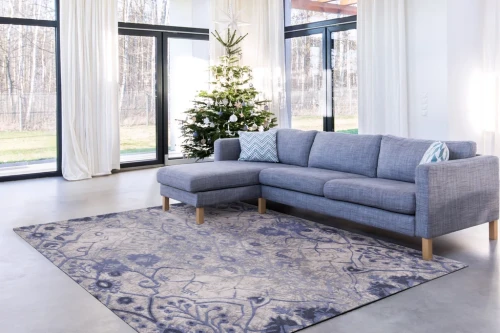 Aranżacja w salonie dywanu wełnianego Agnella Opal Pabla niebieski (binding)