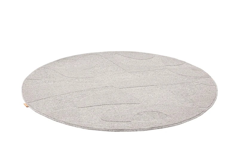Rzut z boku dywanu okrągłego wełnianego Agnella Ladnini Morphic Botanica jasny szary