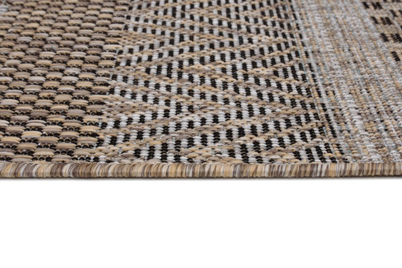 Obszycie i struktura dywanu zewnętrznego Indoor and Outdoor KF85A brown Melissa MAA