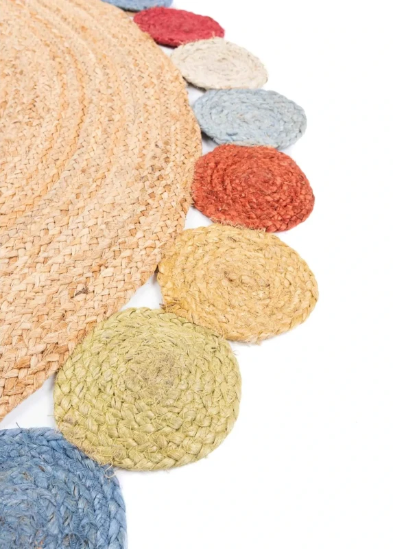 Bok dywanu okrągłego z juty wielokolorowego