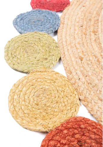 Wykończenie w koła dywanu okrągłego z juty wielokolorowego