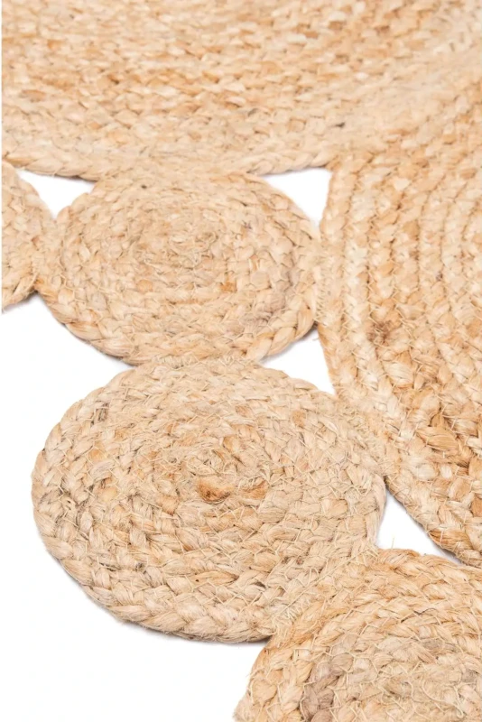 Bok dywanu  z juty ażur beżowego