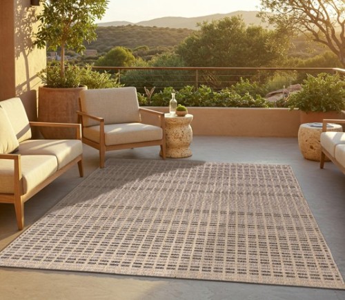 Dywan zewnętrzny Indoor and Outdoor SG68A beige Yucana Tam w aranżacji