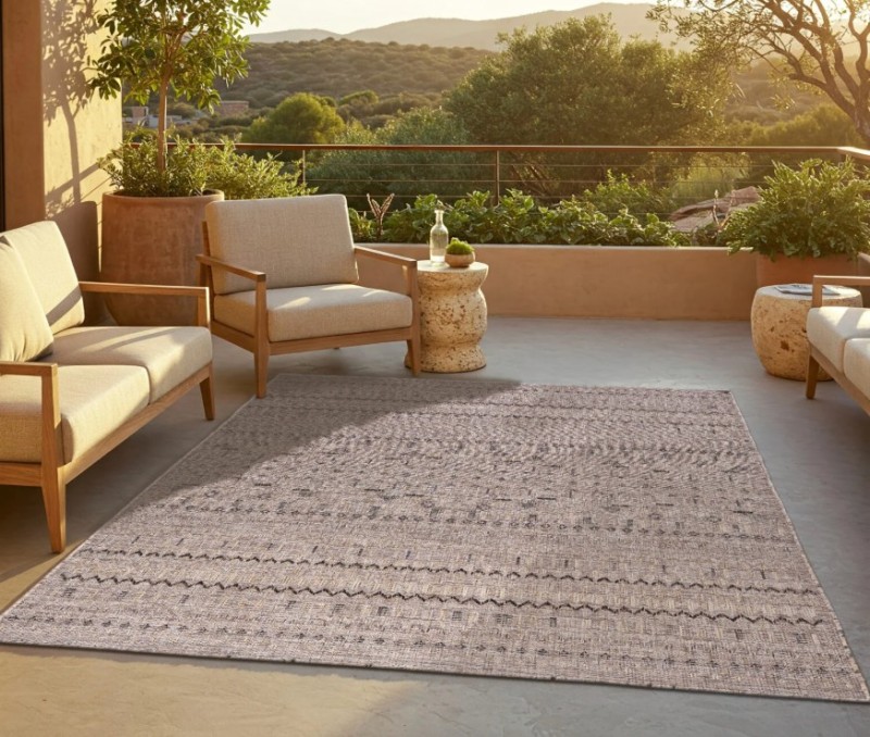 Dywan zewnętrzny Indoor and Outdoor KV70A brown Yucana Van w aranżacji