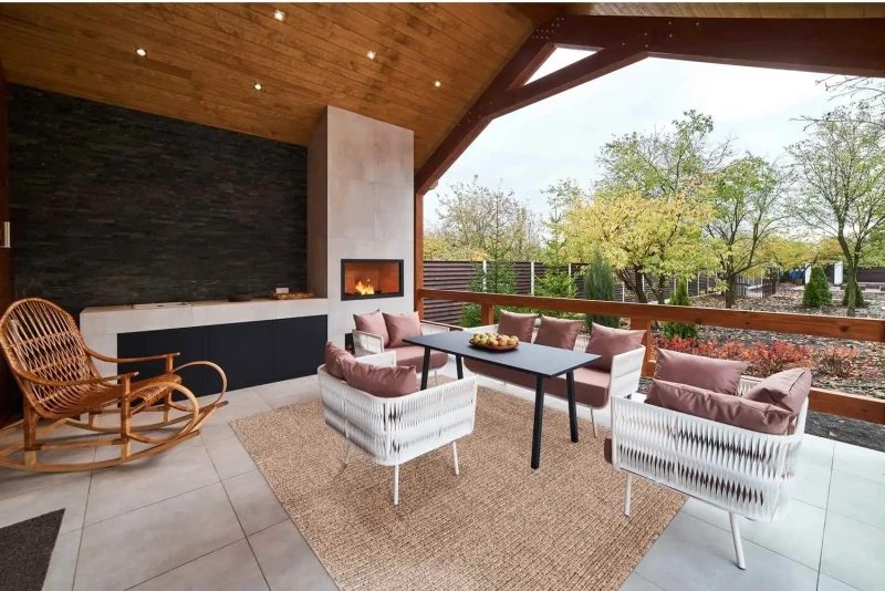 Wykładzina zewnętrzna na taras Kenzy płaskotkana w paski melanż brązowy.webp